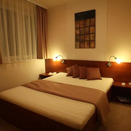 Birdland Villapark 4* Buk